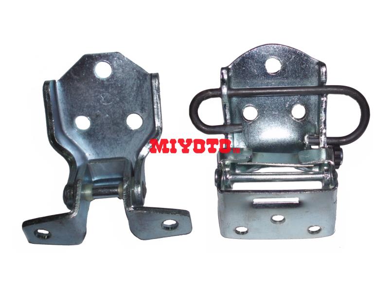 NISSAN - D720  DOOR HINGE SET (2 PCS / SET)  (D720-6583K)