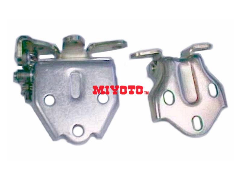 MITSUBISHI - FE639  DOOR HINGE SET  (RH)  (FB511-6583RK)